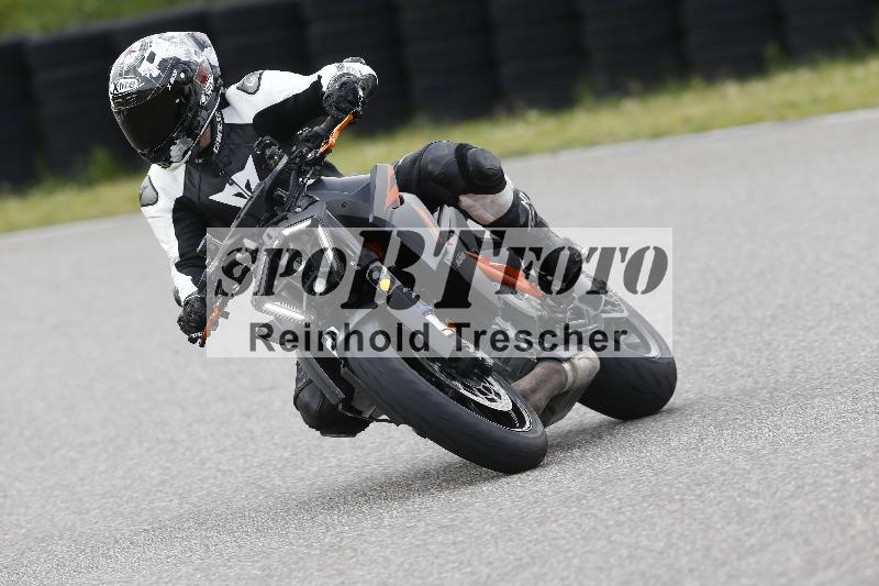 /Archiv-2025/09 22.04.2025 Cornu Master School ADR/rot-rouge/38